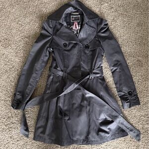 Lipsy London Gray Rain Coat Belted Trench Coat size 4 leopard print Bows Jacket